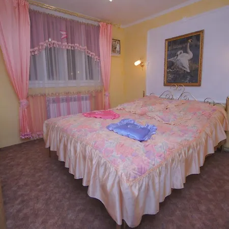 Konukevi аня рома *